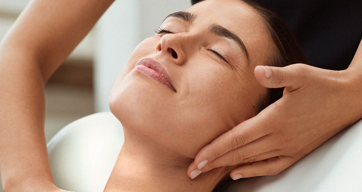 neck and décolleté: professional treatments - Natura Bissé