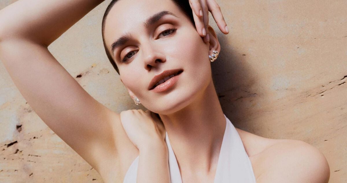 how to perform a lifting facial massage: step by step guide - Natura Bissé