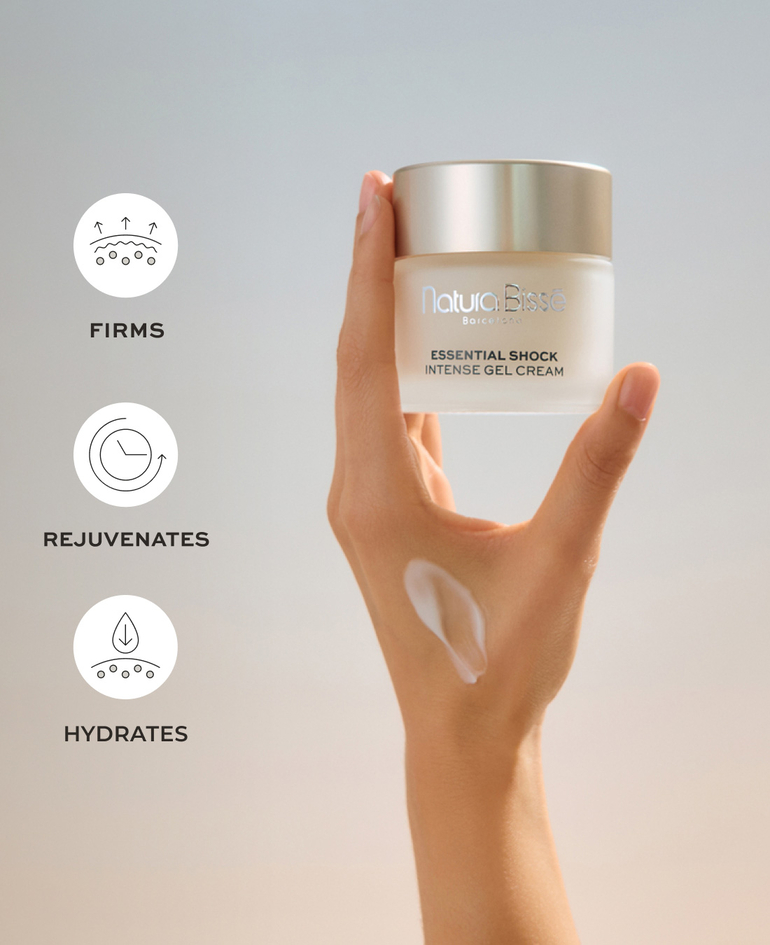 HYDRATES FIRMS REJUVENATES