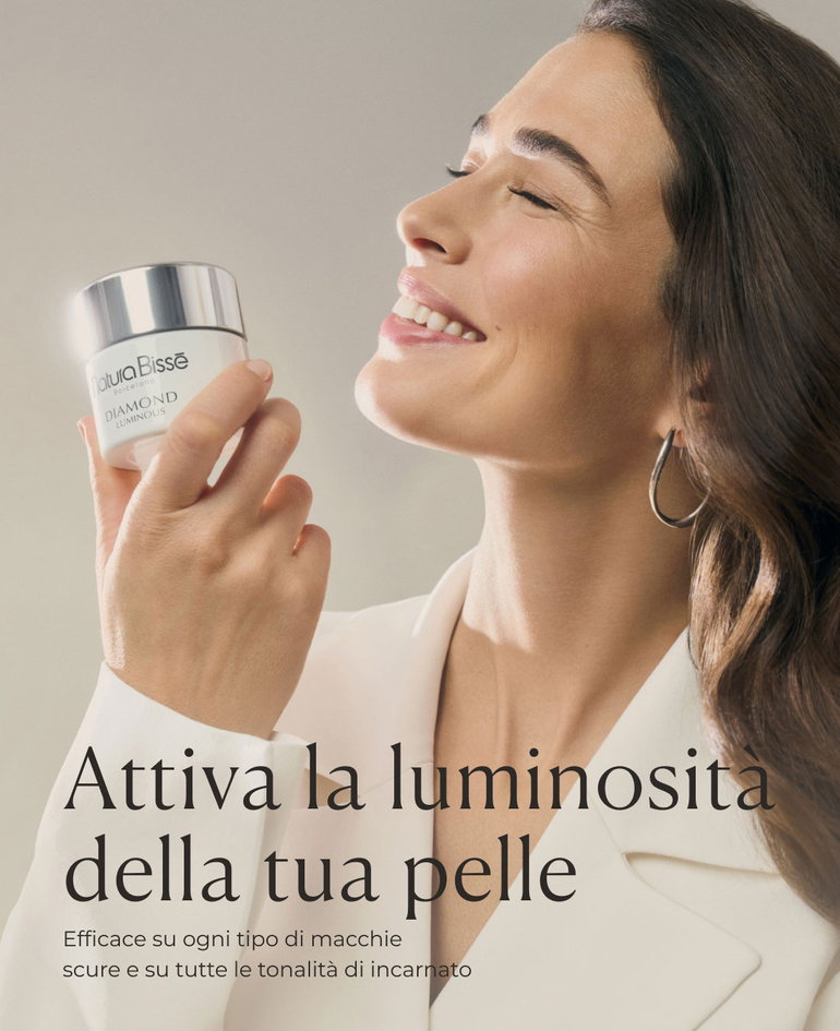 ATTIVA LA LUMINOSIT&Agrave; DELLA TUA PELLE Efficace su ogni tipo di macchie scure e su tutte le tonalit&agrave; di incarnato 