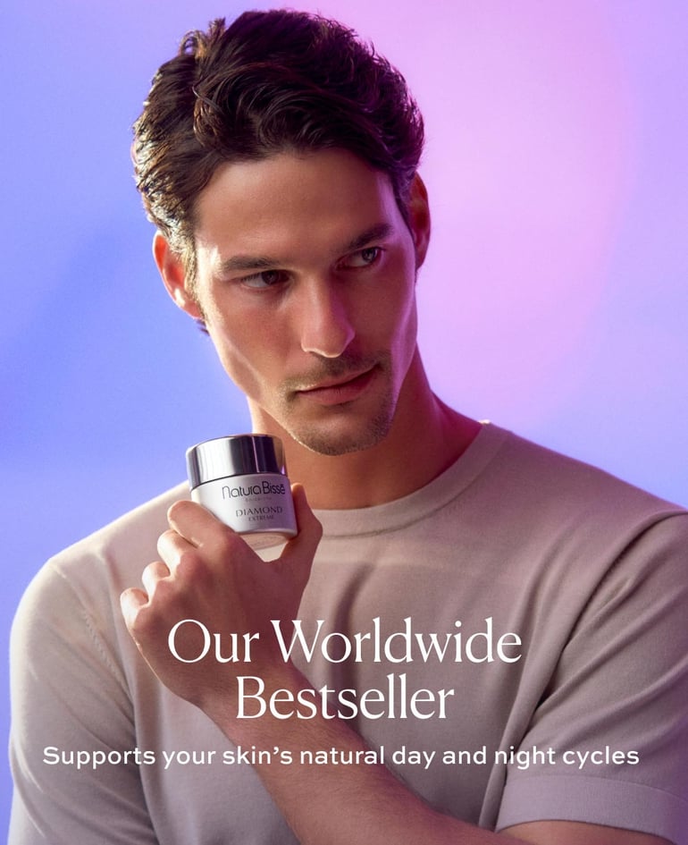 OUR WORLDWIDE BESTSELLER Supports your skin's natural day and night cycles