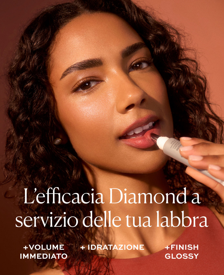 LABBRA PERFETTE, IN QUALSIASI MOMENTO. ✓ Quando senti le labbra secche o screpolate. ✓ Prima di esporti a sole, vento o freddo. ✓ Prima del rossetto come primer; dopo, per un finish glossy.