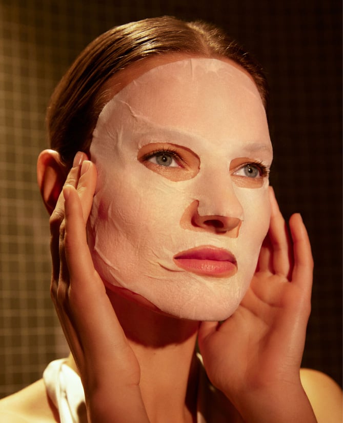 Lifting face mask applied on model