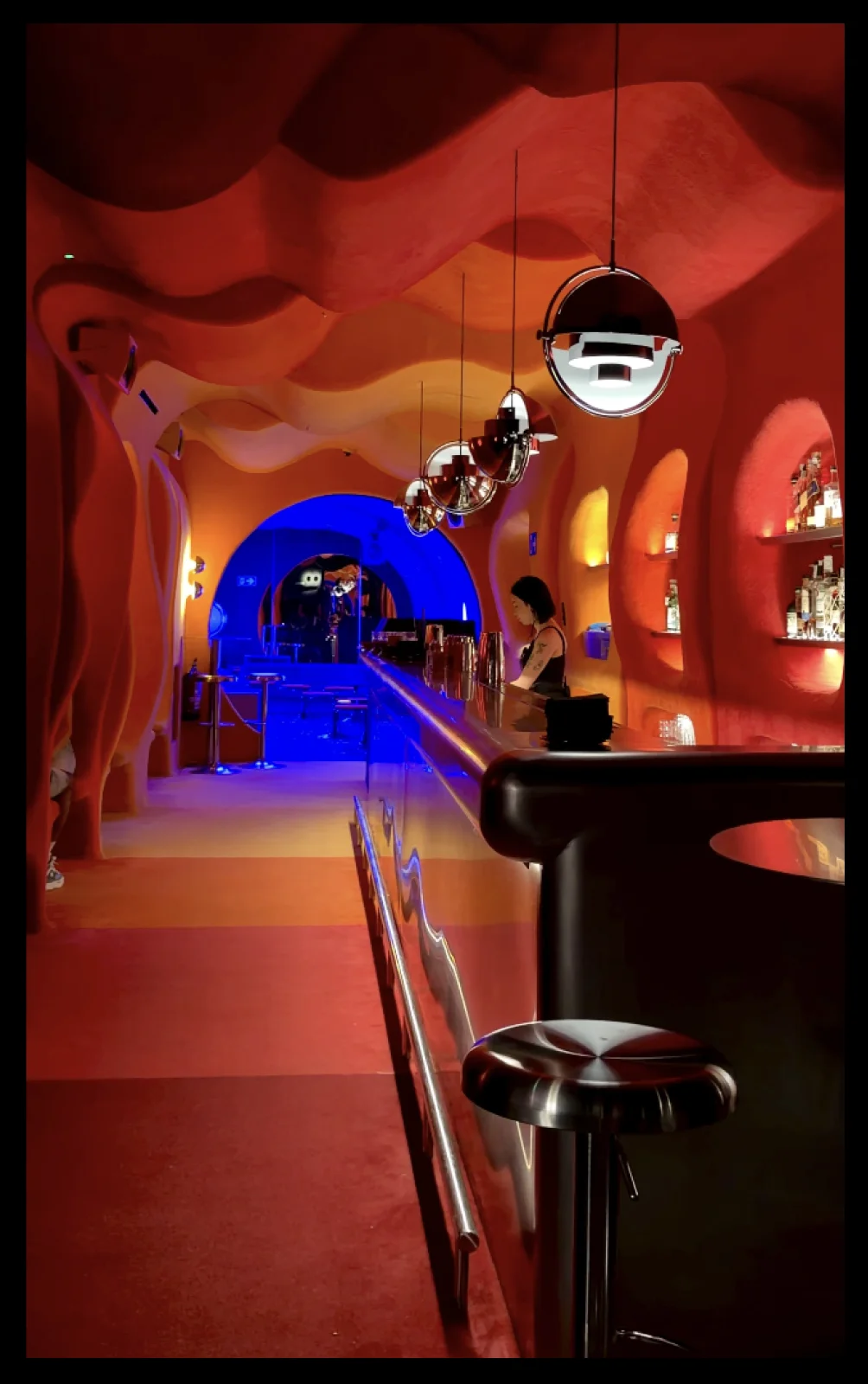 Focacha's interior showing a modern monochrome design in red in the first half and then a moonochromatic blue design