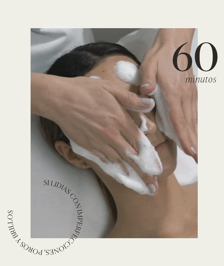 Gif animado de formadora aplicando maniobras de limpieza en rostro con producto espumoso. Hay un texto que lee 60 minutos
