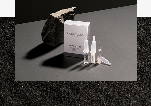 Diamond-Instant-Glow-Trio-of-perfect-skin-ampoules.Peel.Radiance.Lift.Mini-ritual-in-3-steps-that-transforms-the-skin’s-appearance-in-just-10-minutes.